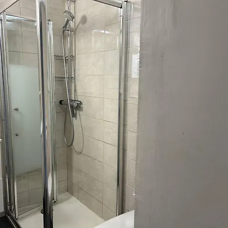 Apartment Climatise 3 Pieces Avec Terrasse, Face A La Plage, Parking Inclus - - Fr-1-251-806