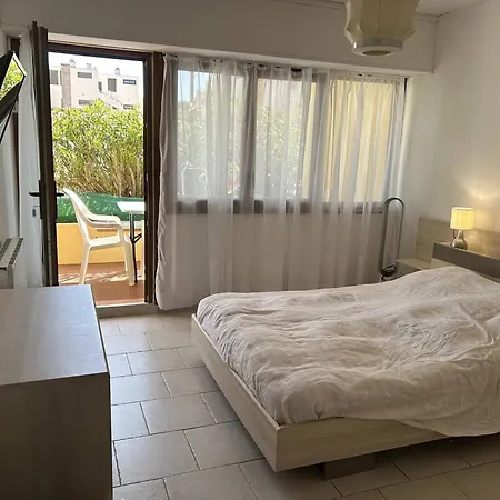 Apartment Climatise 3 Pieces Avec Terrasse, Face A La Plage, Parking Inclus - - Fr-1-251-806 *